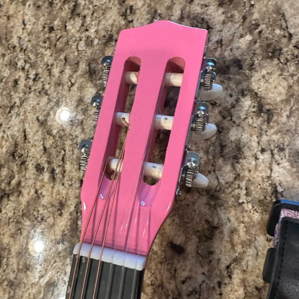 Toddler/Children’s Pink “My First” Acoustic Guitar with strap, pick and case - Picture 9 of 10